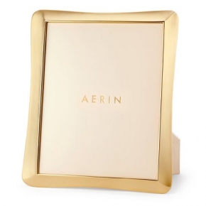    Deluxe. Cecile Aerin   