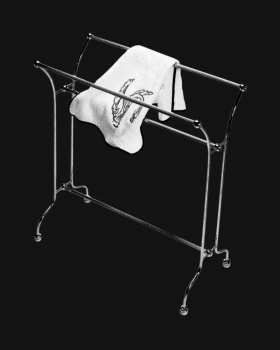 Стойки с ёршиком бумагодержателем высокие с крючками для халатов и полотенцедержателями. Стойка для полотенец Cristal et Bronze