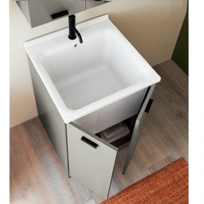         .     Large Colavene  Visone
